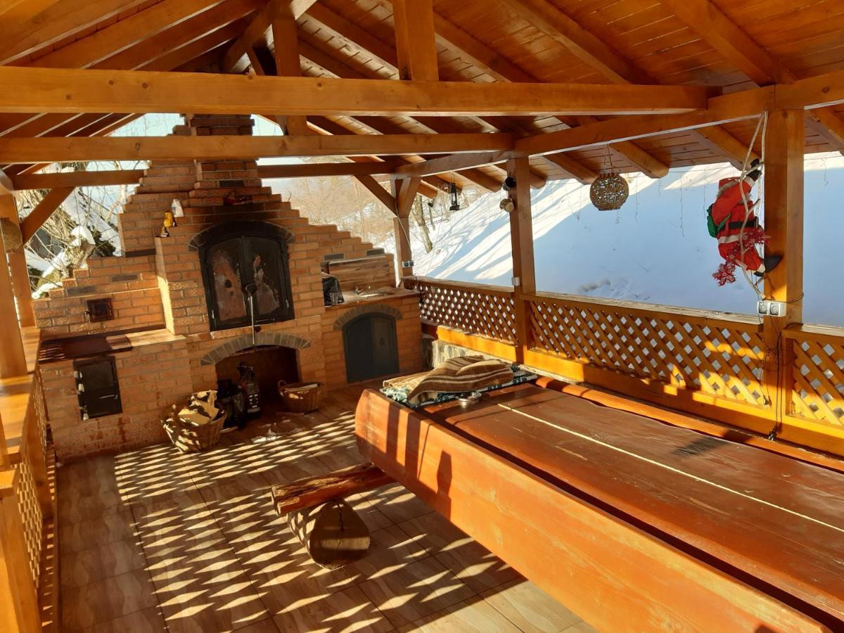 Villa Casa Dintre Pini Păltinoasa Esterno foto